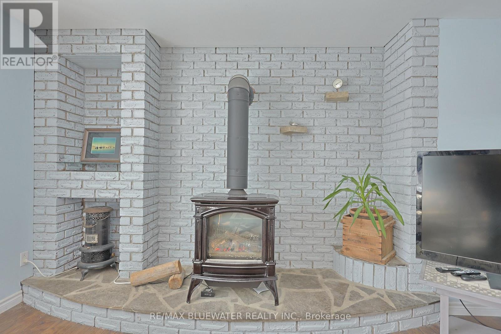 8296 Burwell Road, Lambton Shores, Ontario  N0M 1T0 - Photo 14 - X12844610