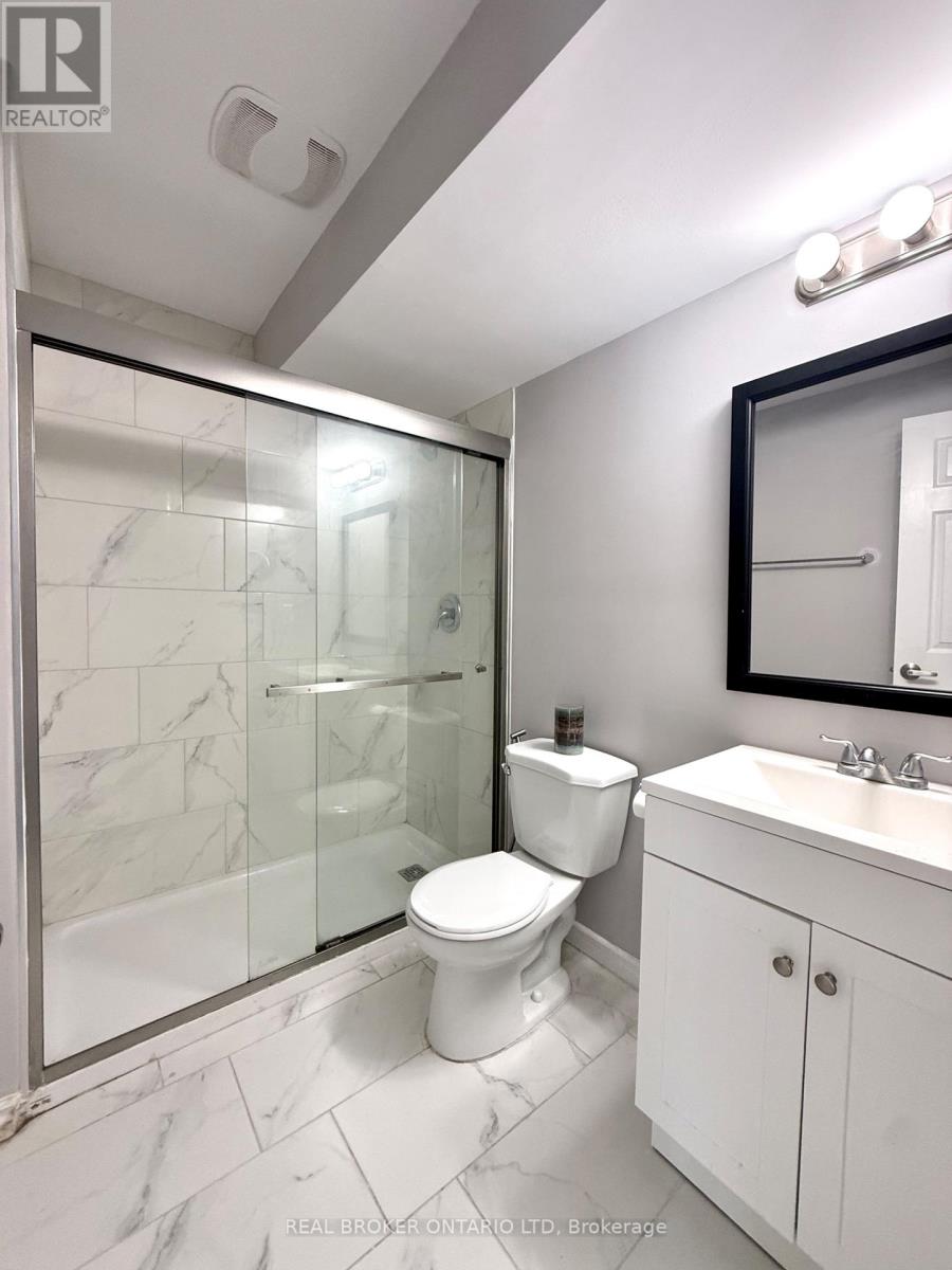 8 Alexander Circle, Strathroy-Caradoc (Se), Ontario  N7G 0B4 - Photo 18 - X12847490