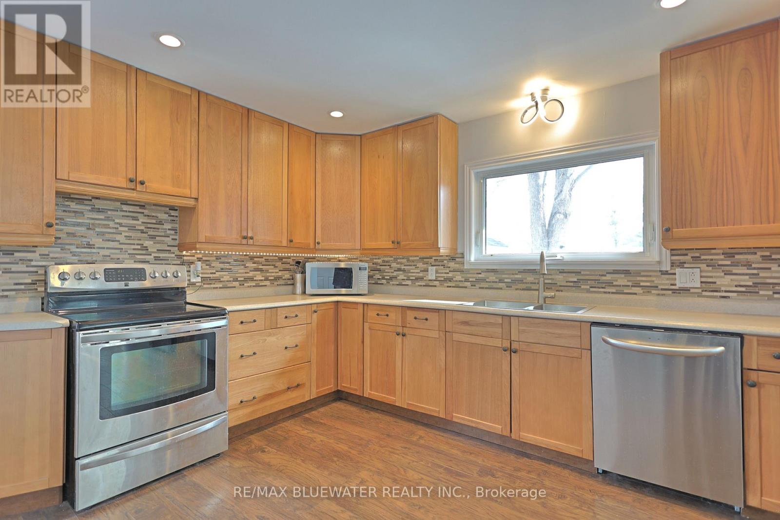 8296 Burwell Road, Lambton Shores, Ontario  N0M 1T0 - Photo 4 - X12844610