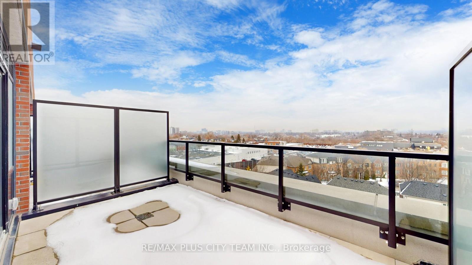 718 - 2300 St Clair Avenue, Toronto, Ontario  M6N 0B3 - Photo 5 - W12836212