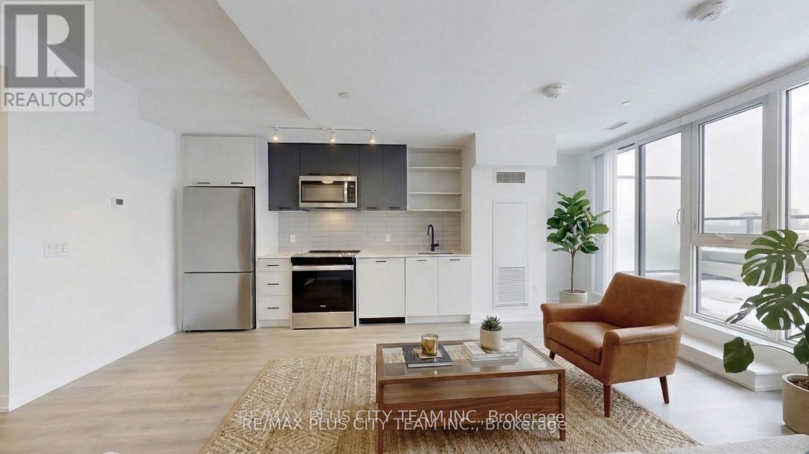 718 - 2300 St Clair Avenue, Toronto, Ontario  M6N 0B3 - Photo 6 - W12836212