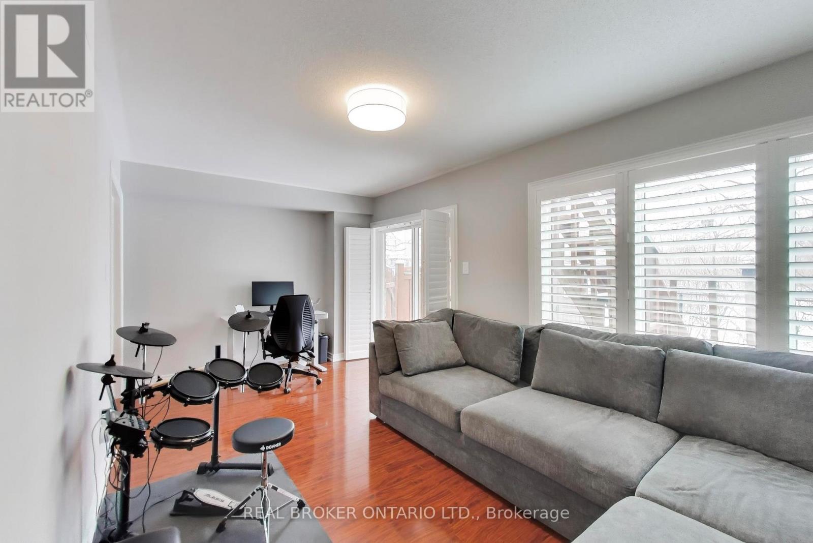 60 Mary Chapman Boulevard, Toronto (Humberlea-Pelmo Park), Ontario  M9M 0B2 - Photo 33 - W12849888