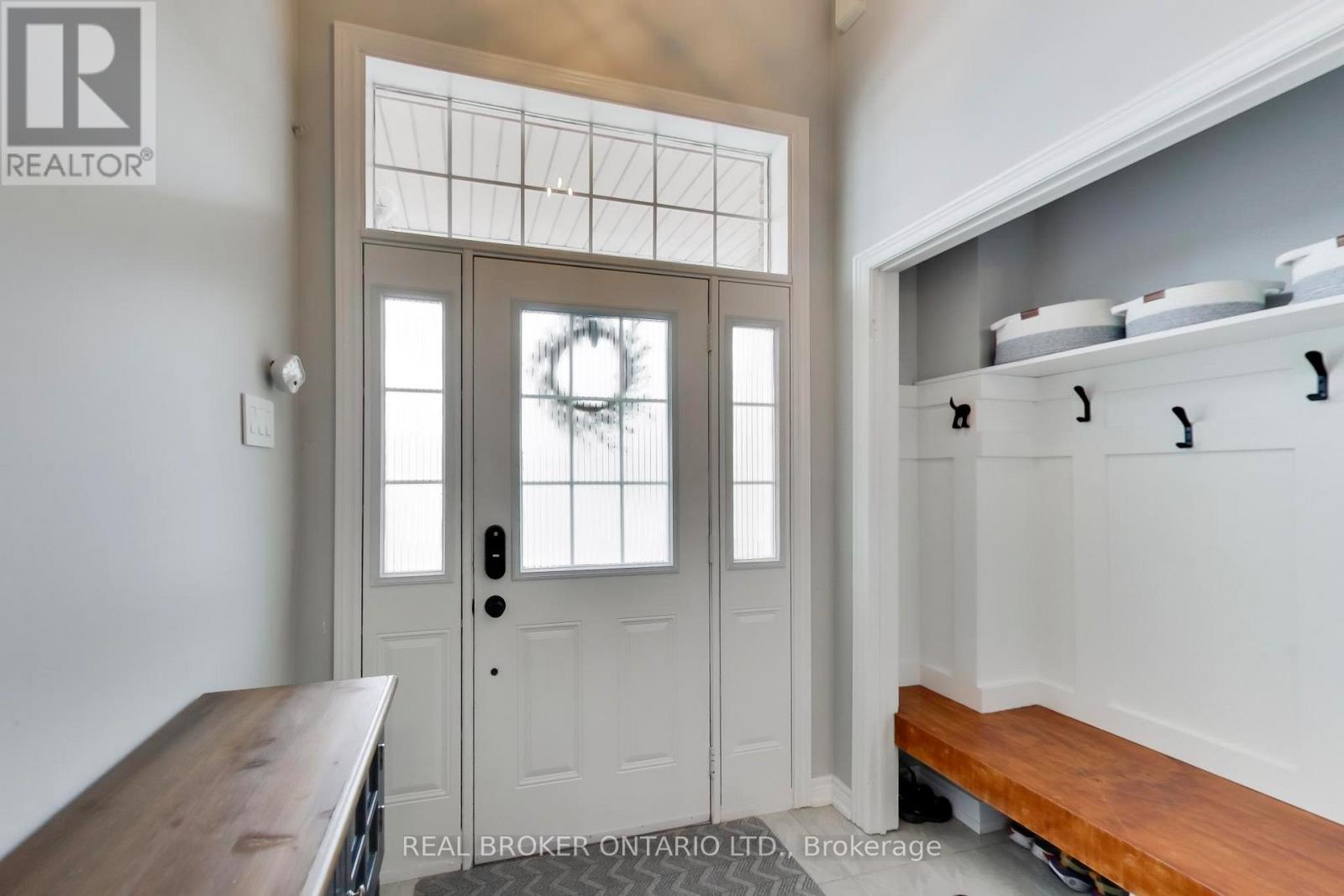 60 Mary Chapman Boulevard, Toronto (Humberlea-Pelmo Park), Ontario  M9M 0B2 - Photo 5 - W12849888