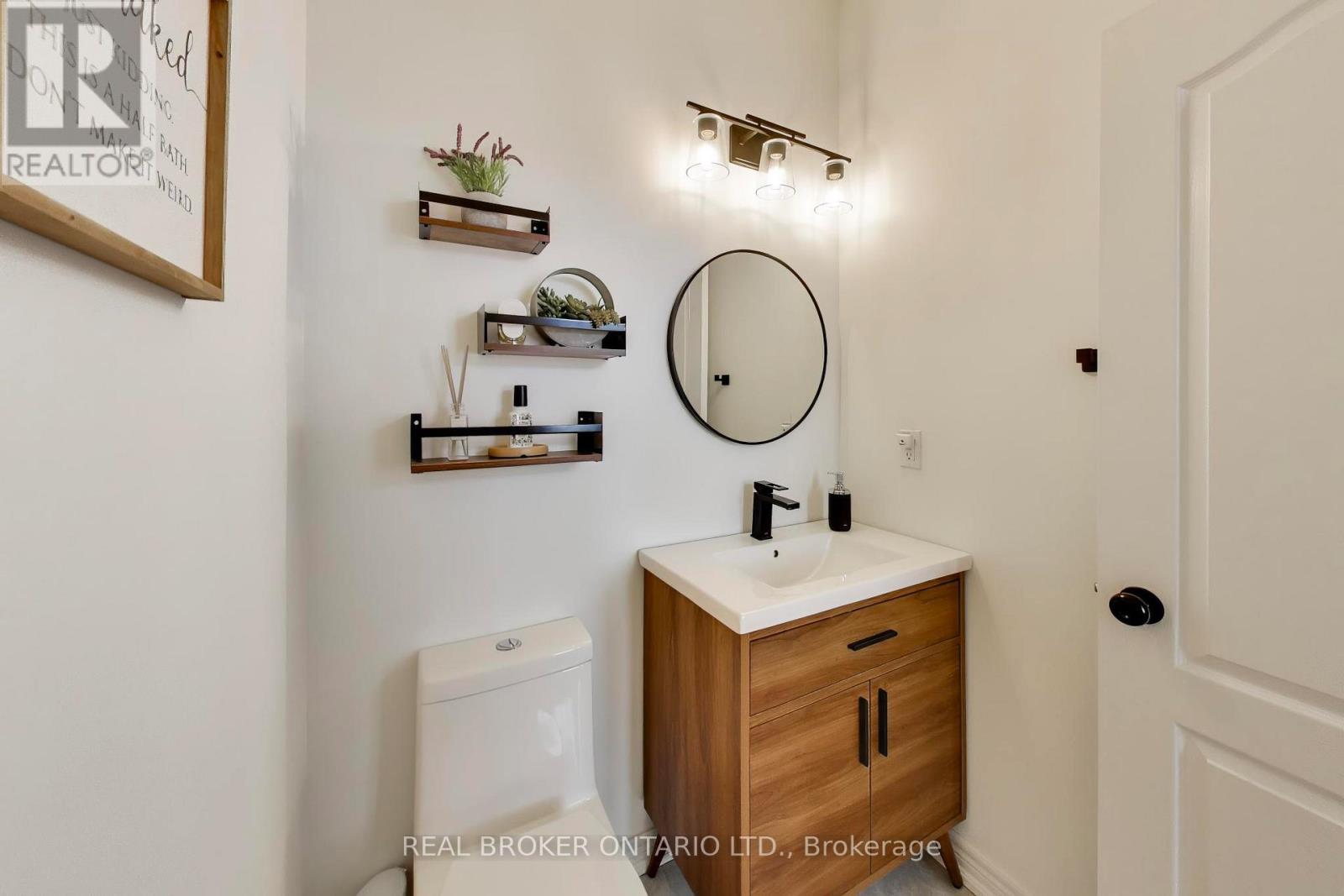 60 Mary Chapman Boulevard, Toronto (Humberlea-Pelmo Park), Ontario  M9M 0B2 - Photo 6 - W12849888