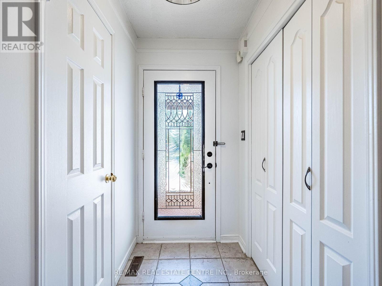 100 White Tail Crescent, Brampton, Ontario  L6Y 5B9 - Photo 5 - W12849928