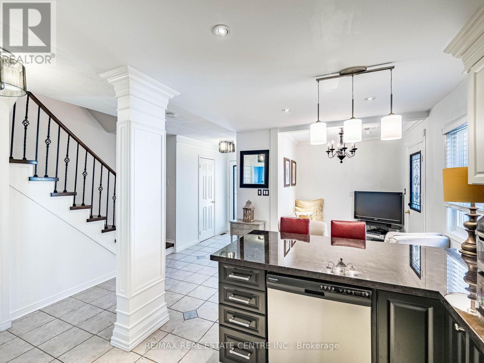 100 White Tail Crescent, Brampton, Ontario  L6Y 5B9 - Photo 9 - W12849928