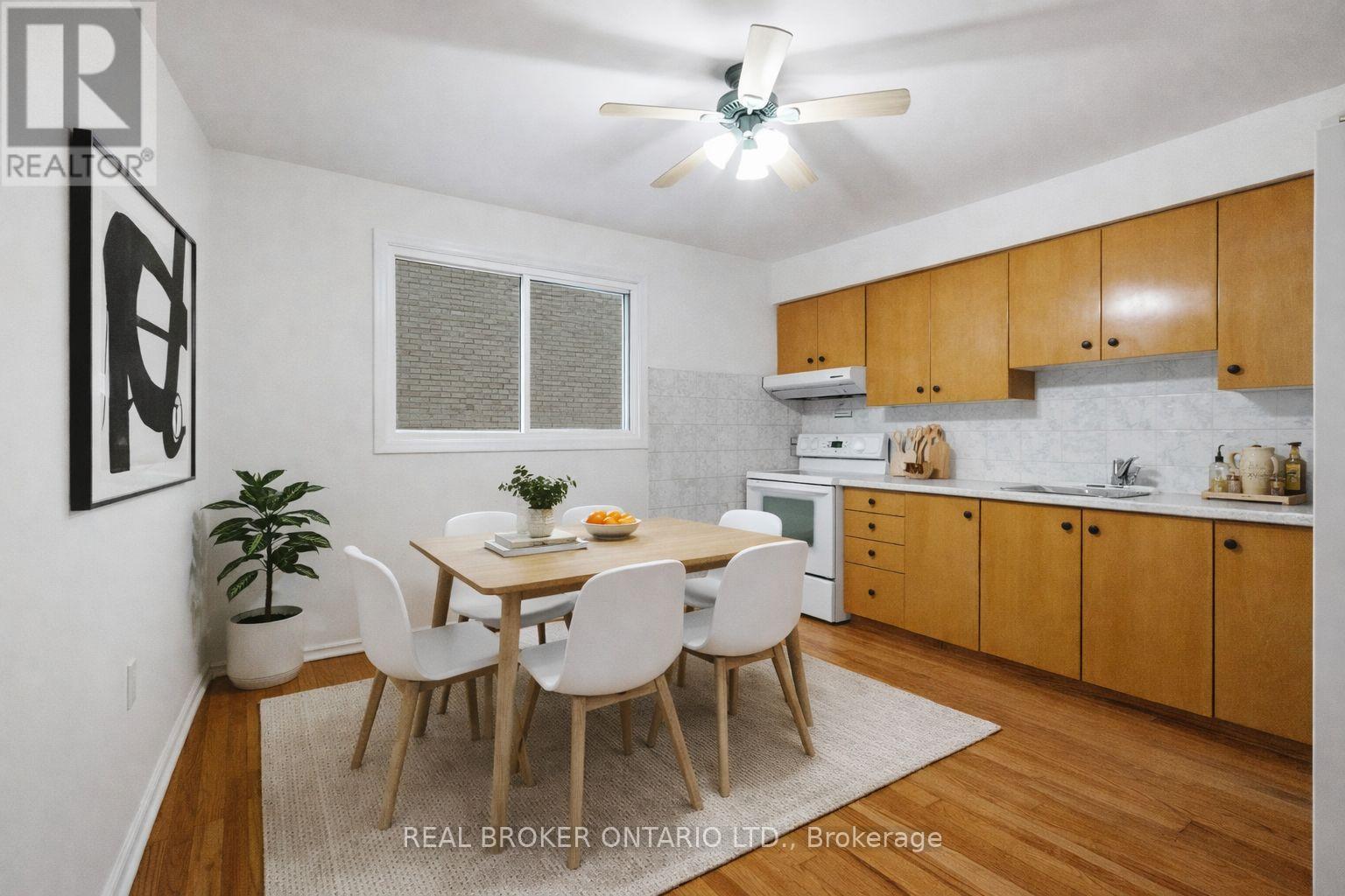 4114 Trapper Crescent, Mississauga, Ontario  L5L 3A9 - Photo 3 - W12849954