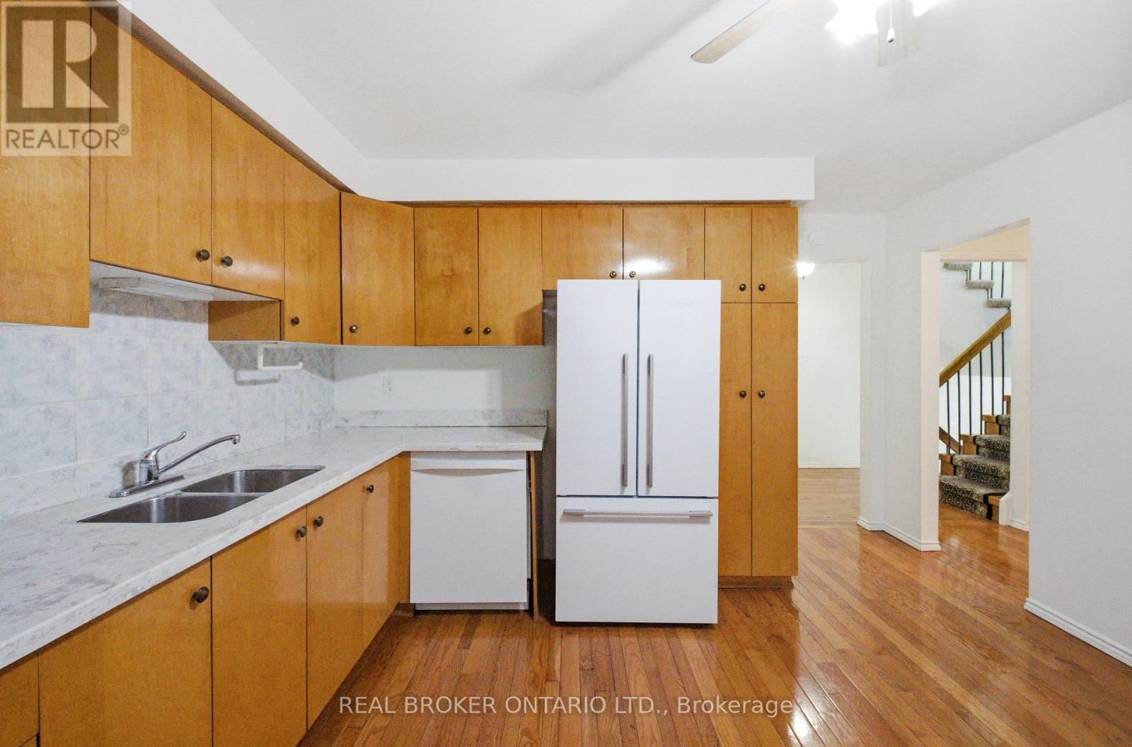 4114 Trapper Crescent, Mississauga, Ontario  L5L 3A9 - Photo 4 - W12849954