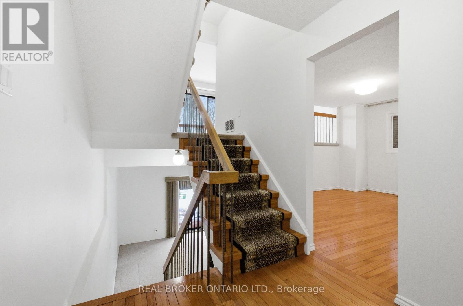 4114 Trapper Crescent, Mississauga, Ontario  L5L 3A9 - Photo 7 - W12849954