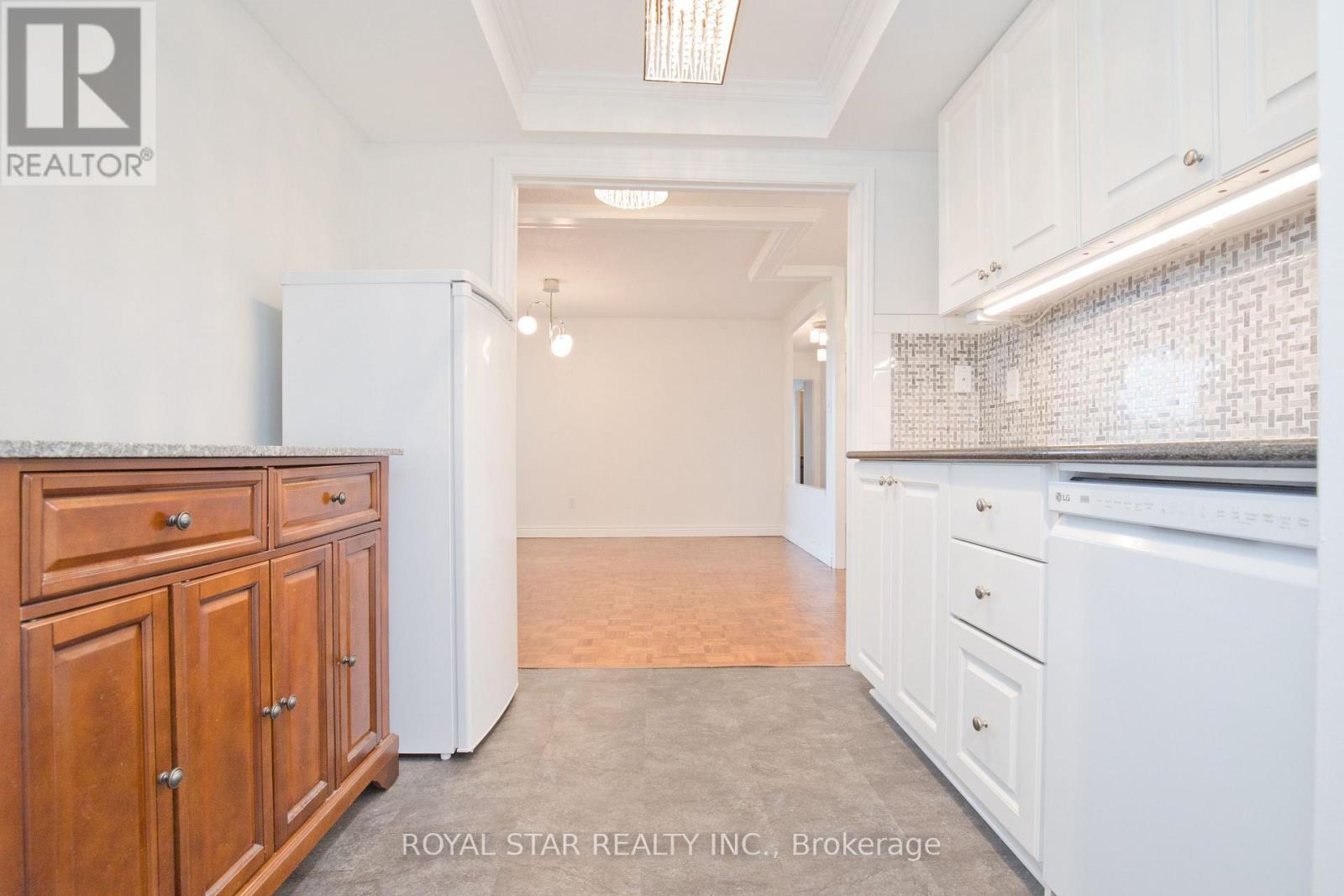 1607 - 1535 Lakeshore Road E, Mississauga, Ontario  L5E 3E2 - Photo 12 - W12849960