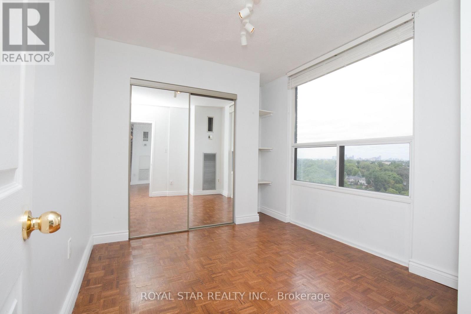 1607 - 1535 Lakeshore Road E, Mississauga, Ontario  L5E 3E2 - Photo 17 - W12849960