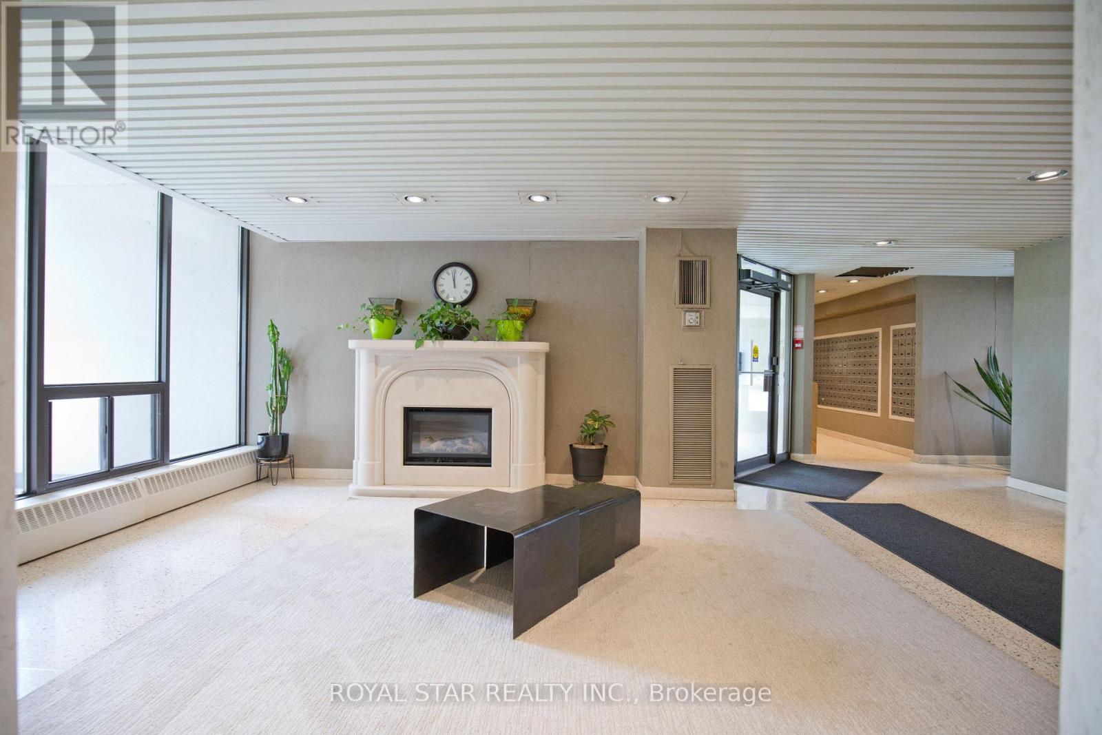 1607 - 1535 Lakeshore Road E, Mississauga, Ontario  L5E 3E2 - Photo 3 - W12849960