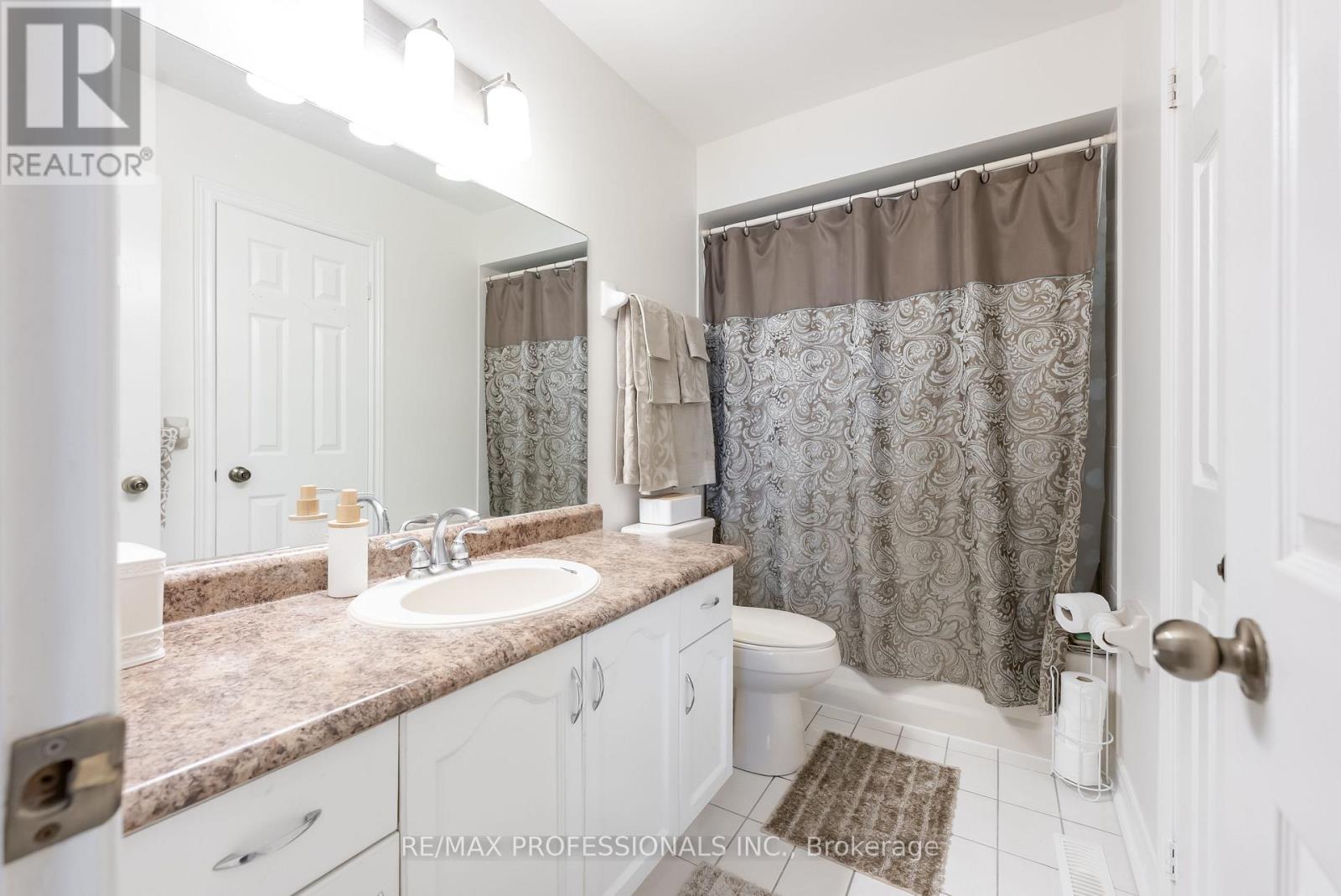 99 Desert Sand Drive, Brampton, Ontario  L6R 1V7 - Photo 27 - W12849968