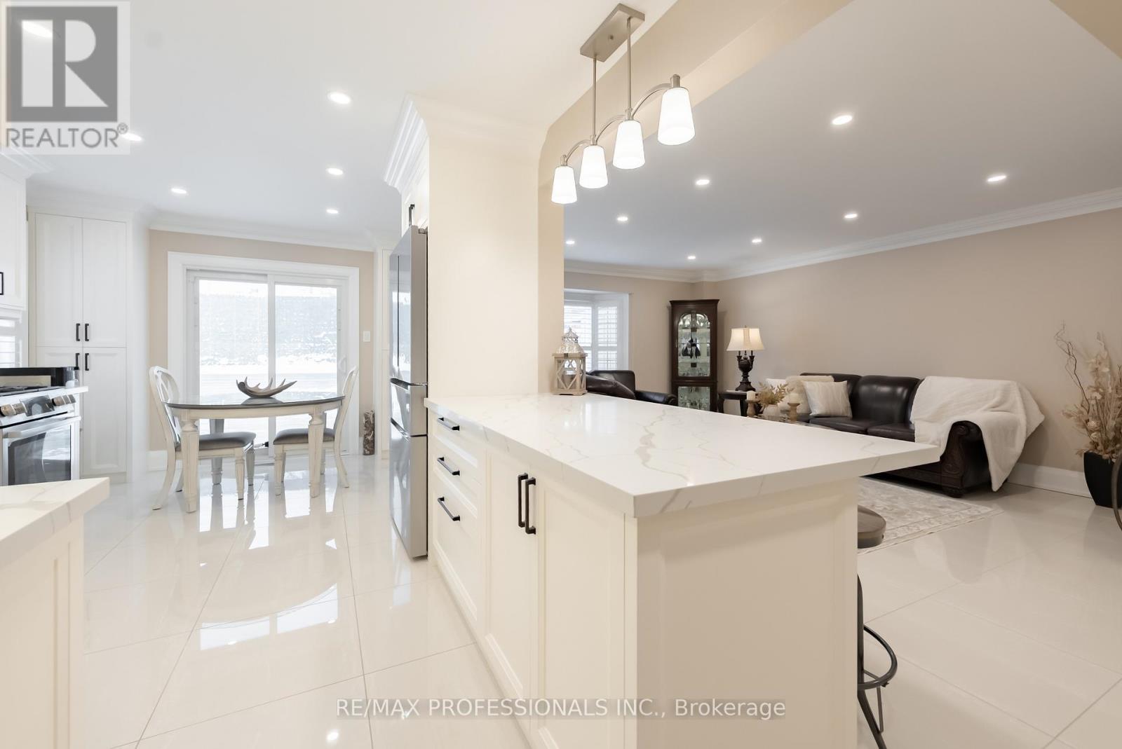 99 Desert Sand Drive, Brampton, Ontario  L6R 1V7 - Photo 6 - W12849968