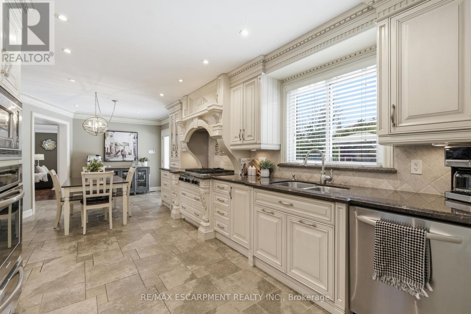 2123 Kawartha Crescent, Mississauga, Ontario  L5H 3P8 - Photo 13 - W12850012