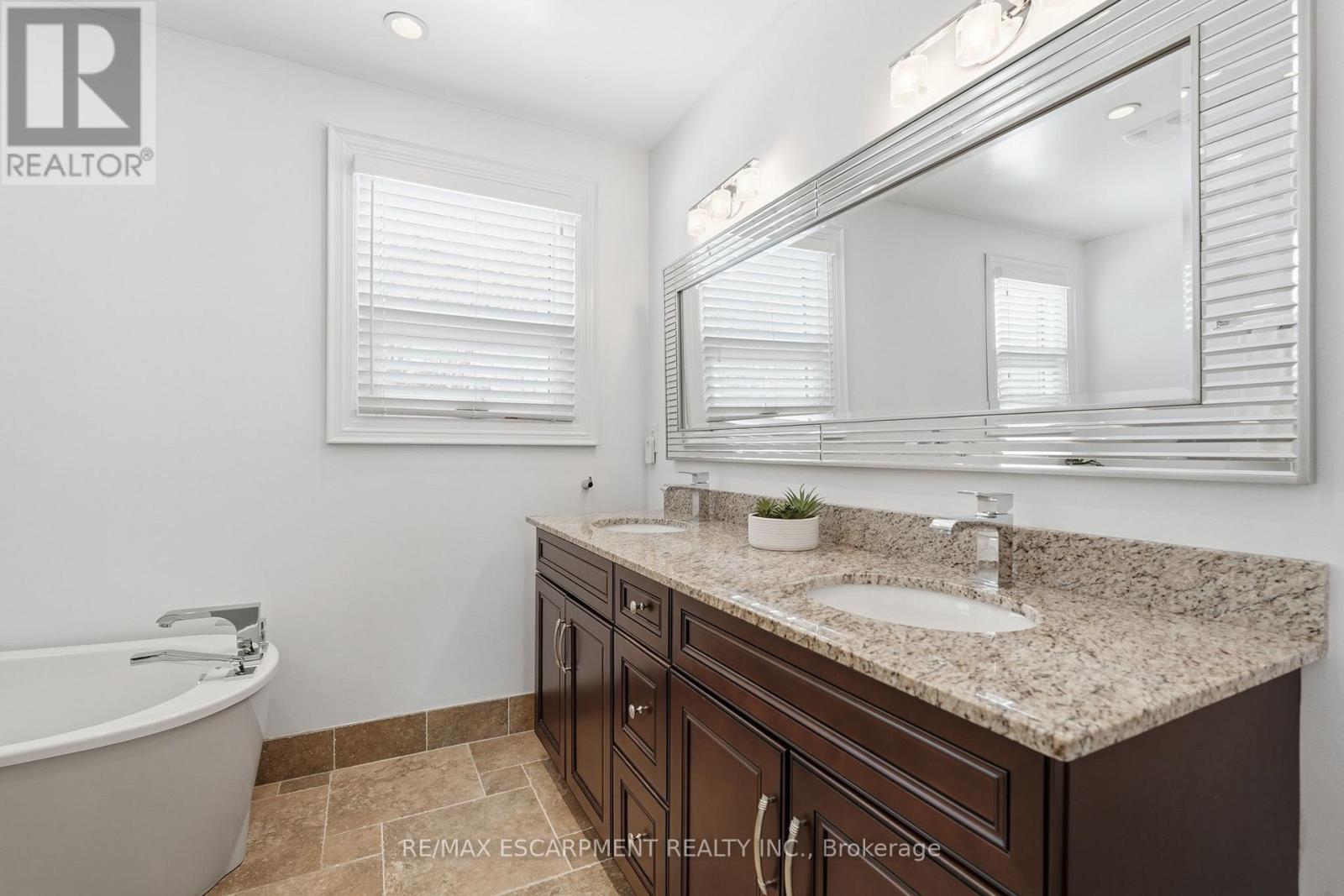 2123 Kawartha Crescent, Mississauga, Ontario  L5H 3P8 - Photo 26 - W12850012