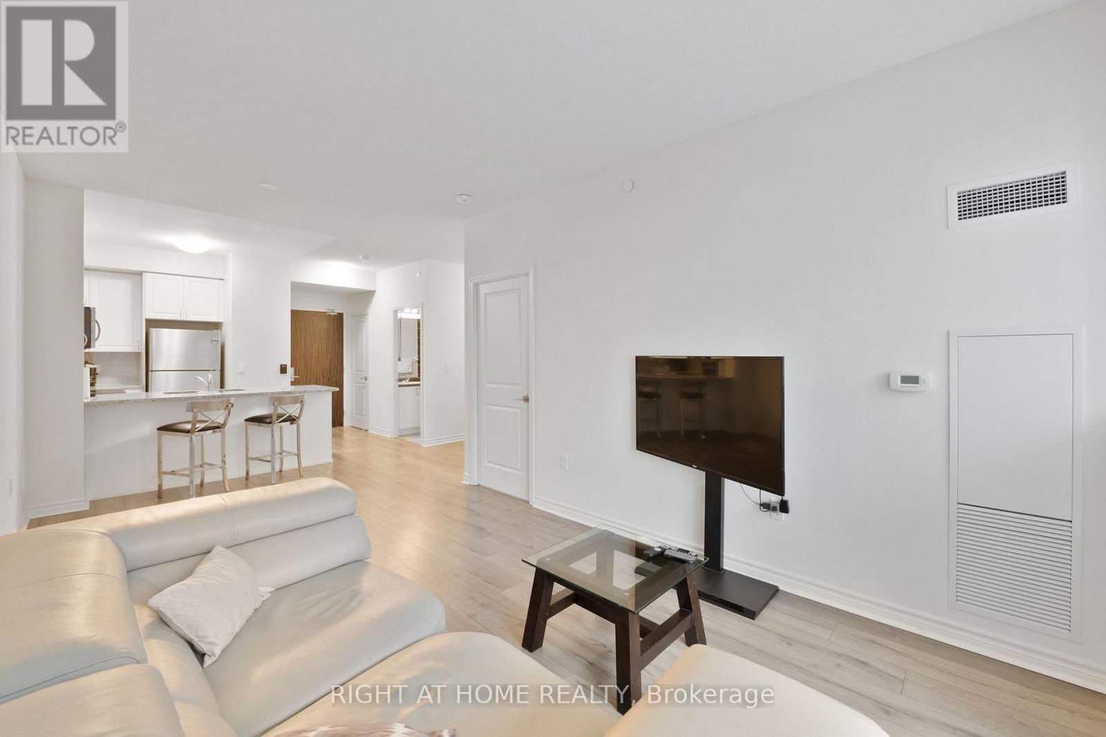 1508 - 349 Rathburn Road, Mississauga, Ontario  L5B 0G9 - Photo 3 - W12850040