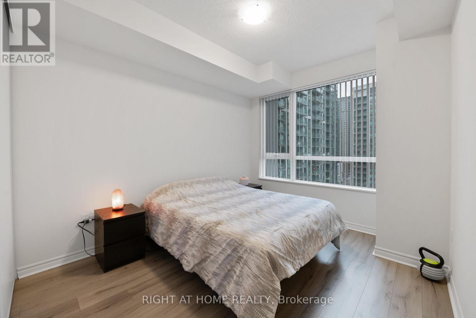 1508 - 349 Rathburn Road, Mississauga, Ontario  L5B 0G9 - Photo 6 - W12850040