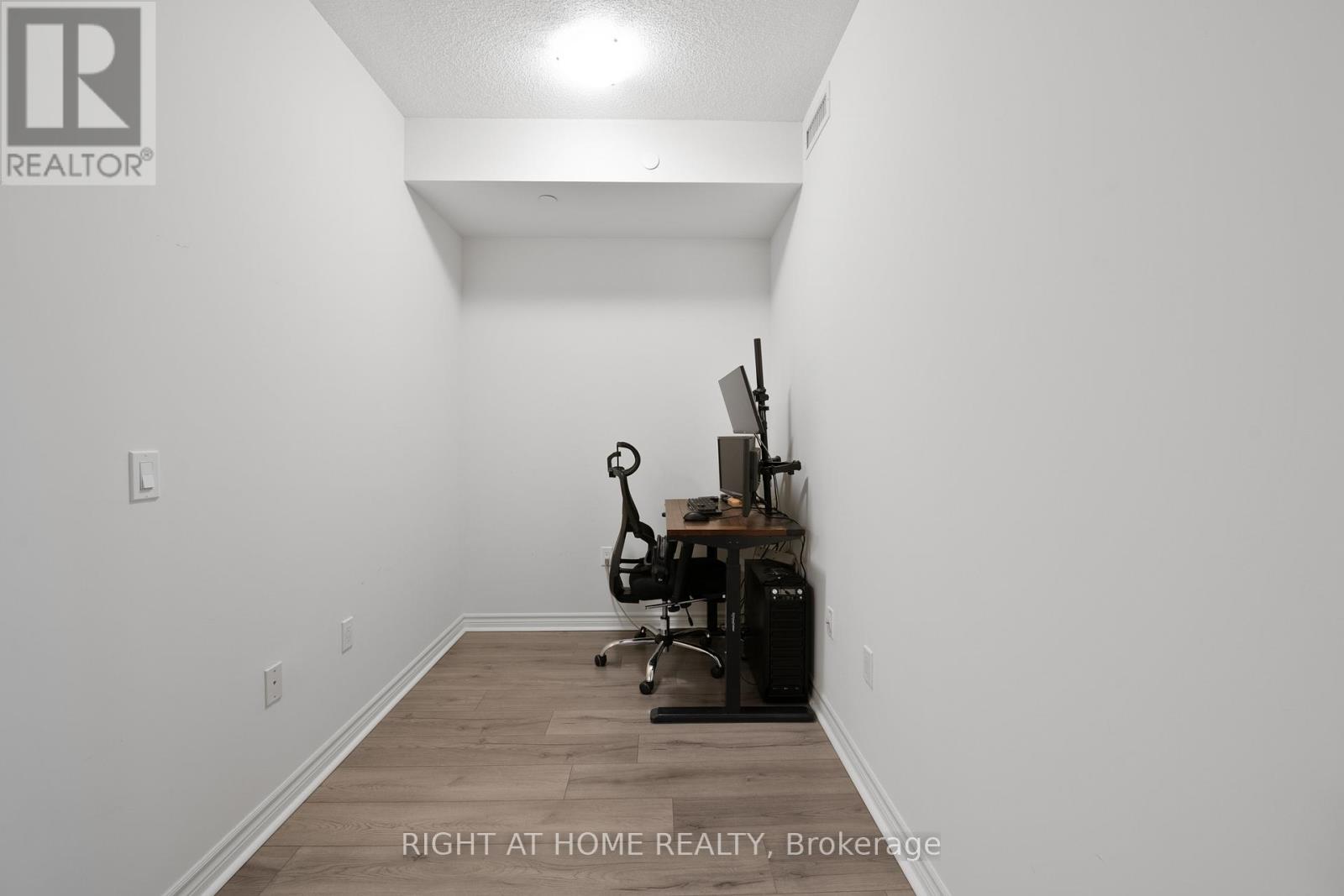 1508 - 349 Rathburn Road, Mississauga, Ontario  L5B 0G9 - Photo 8 - W12850040