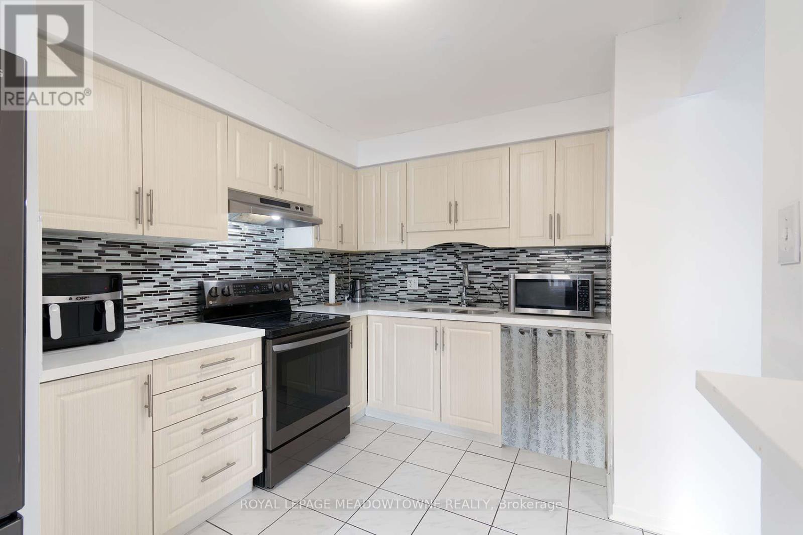 32 - 2075 Asta Drive S, Mississauga, Ontario  L5A 2T5 - Photo 11 - W12850044