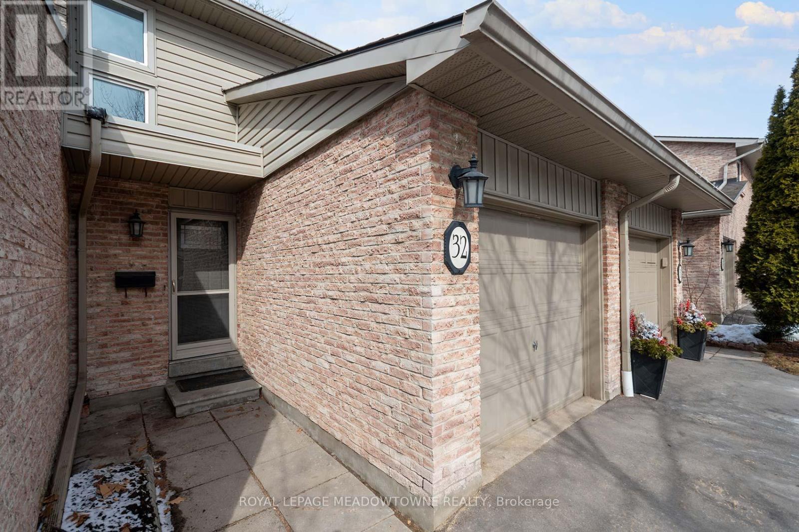 32 - 2075 Asta Drive S, Mississauga, Ontario  L5A 2T5 - Photo 5 - W12850044