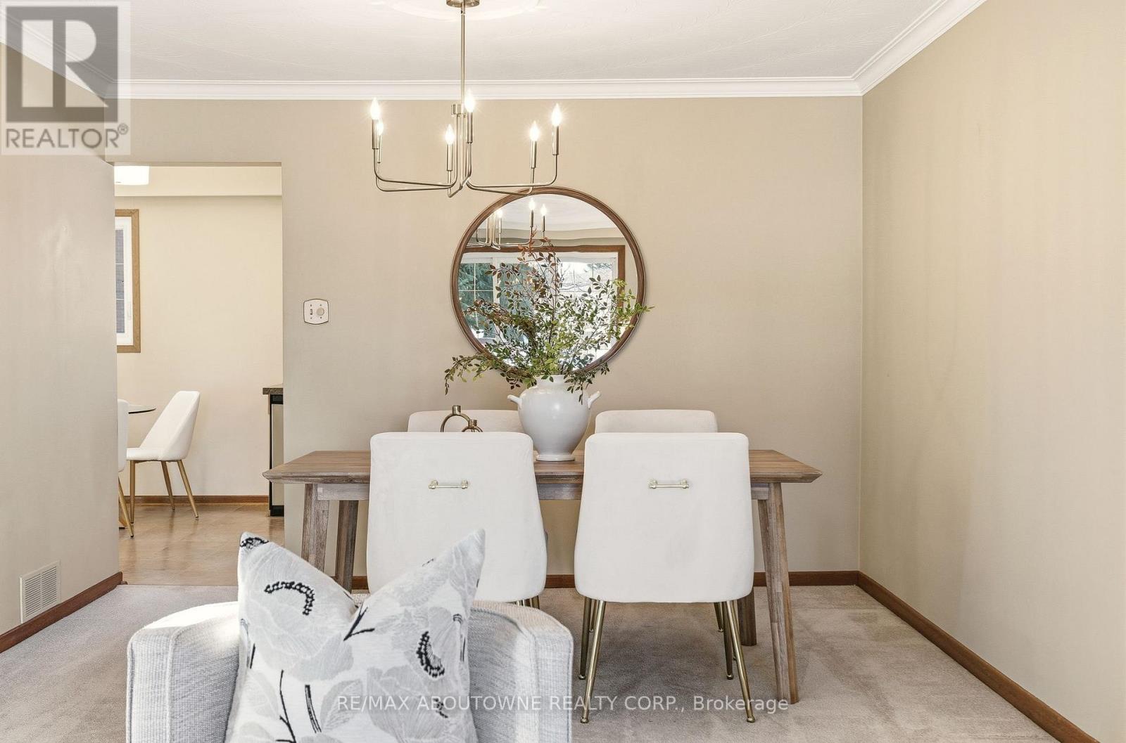 1015 Syeston Court, Mississauga, Ontario  L4Y 2W2 - Photo 12 - W12850128