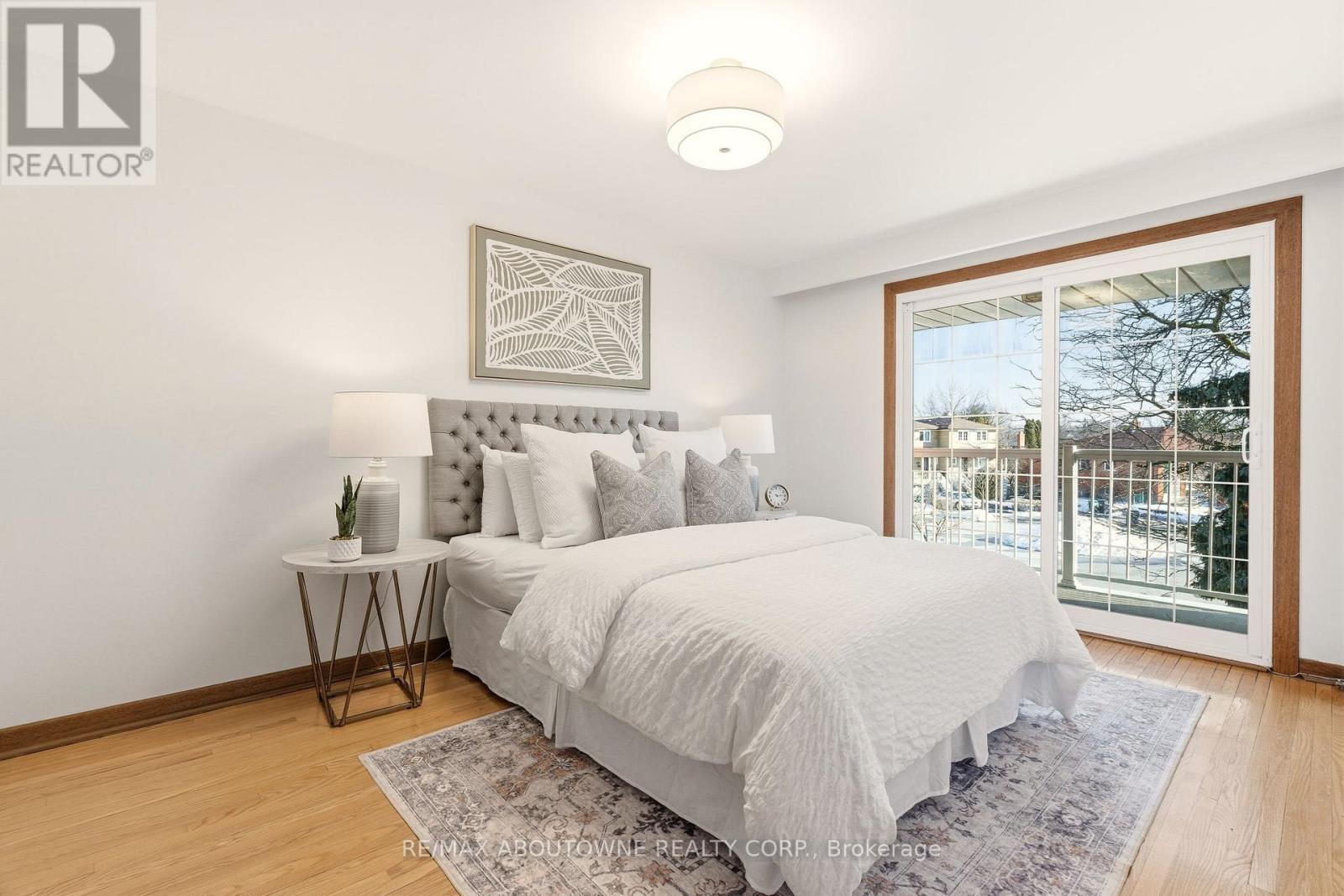 1015 Syeston Court, Mississauga, Ontario  L4Y 2W2 - Photo 22 - W12850128