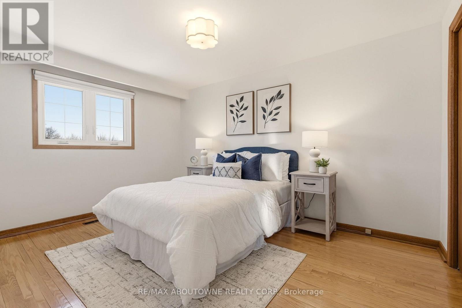 1015 Syeston Court, Mississauga, Ontario  L4Y 2W2 - Photo 26 - W12850128