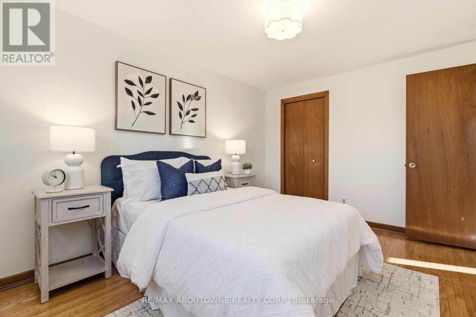 1015 Syeston Court, Mississauga, Ontario  L4Y 2W2 - Photo 27 - W12850128