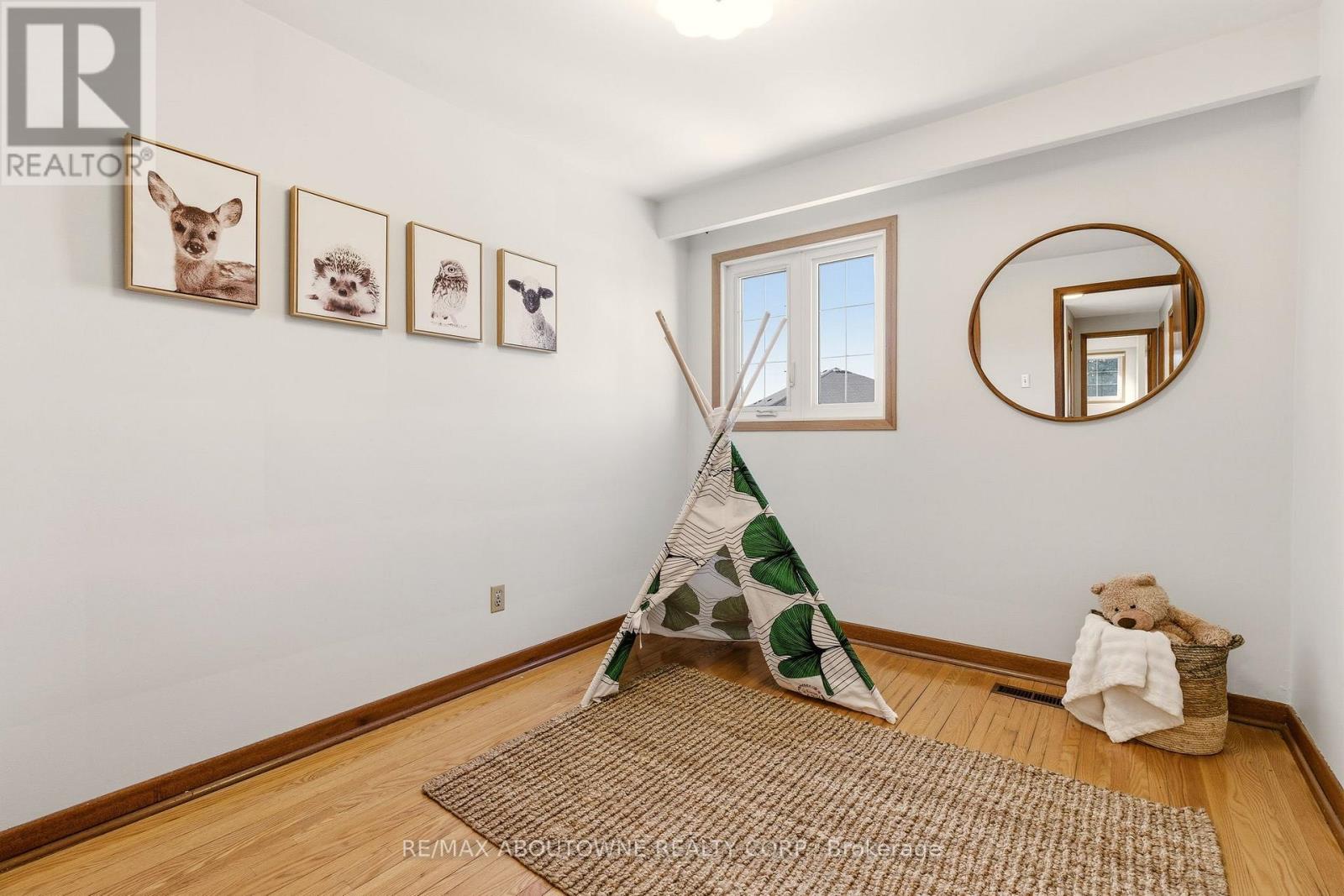 1015 Syeston Court, Mississauga, Ontario  L4Y 2W2 - Photo 31 - W12850128