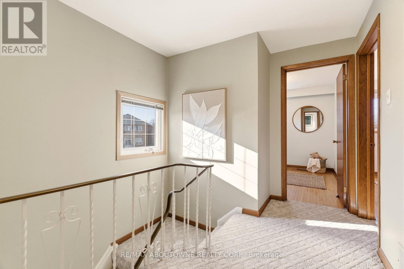 1015 Syeston Court, Mississauga, Ontario  L4Y 2W2 - Photo 35 - W12850128