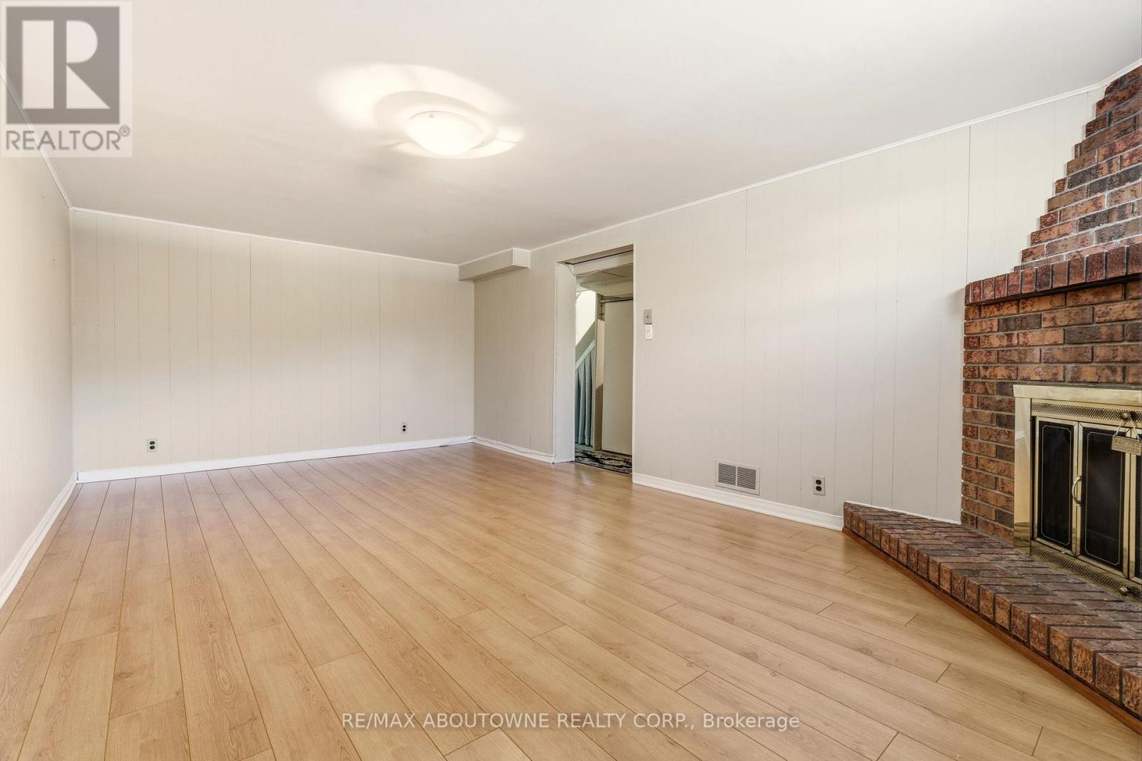 1015 Syeston Court, Mississauga, Ontario  L4Y 2W2 - Photo 38 - W12850128