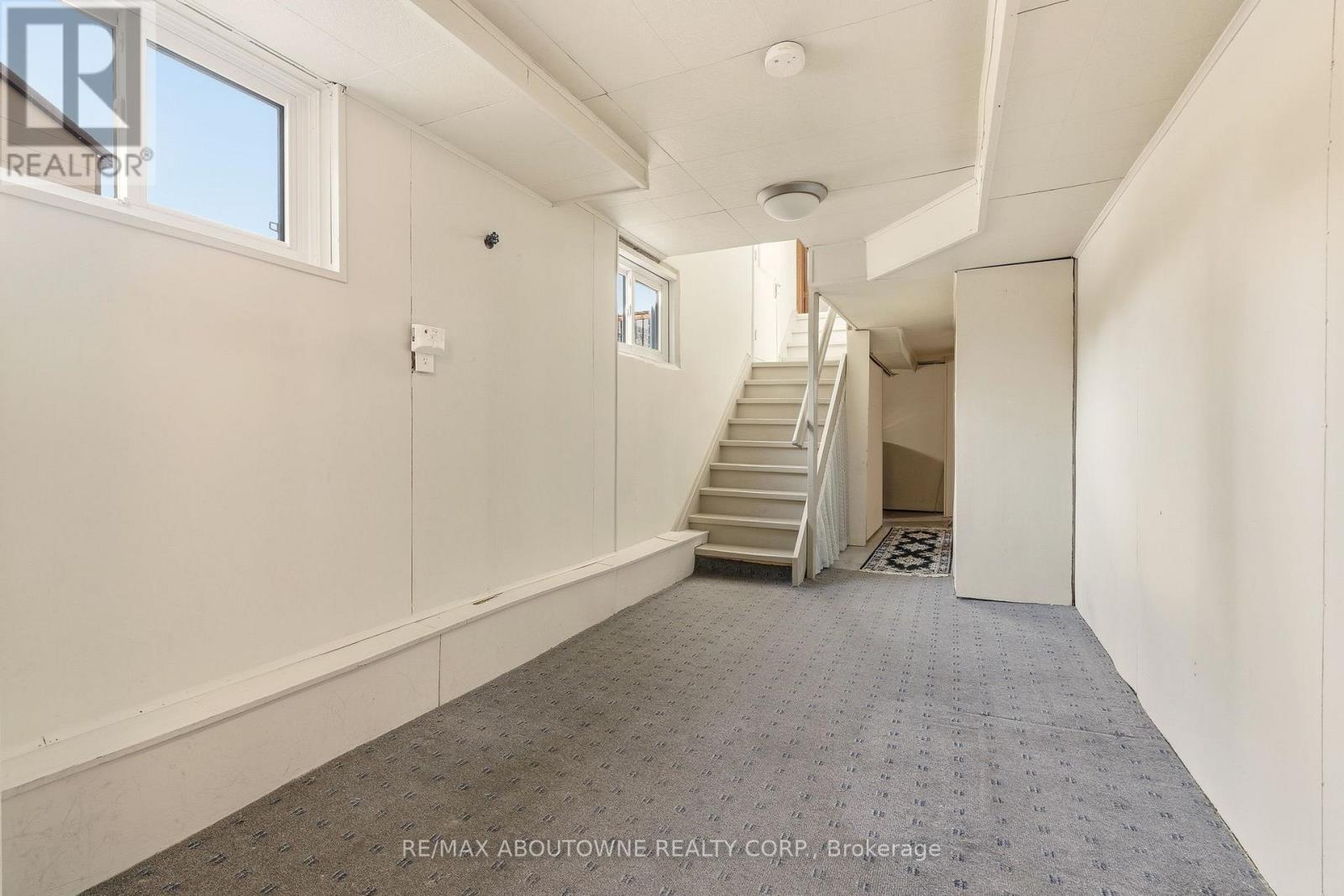 1015 Syeston Court, Mississauga, Ontario  L4Y 2W2 - Photo 40 - W12850128