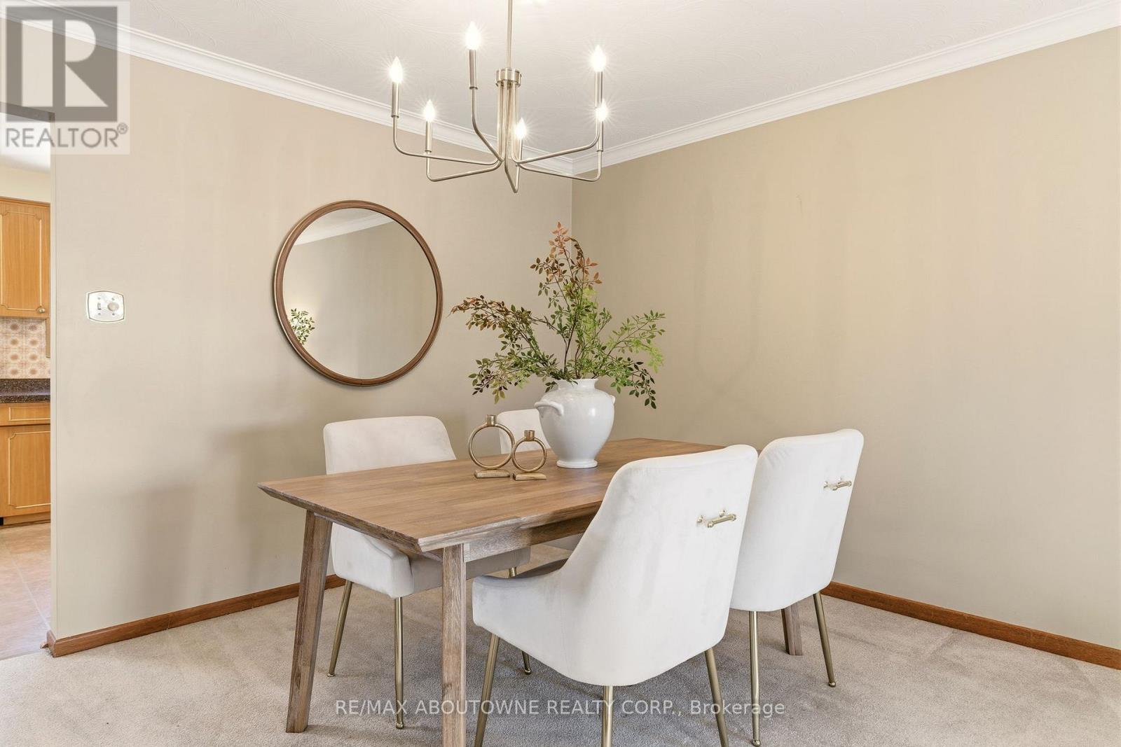 1015 Syeston Court, Mississauga, Ontario  L4Y 2W2 - Photo 6 - W12850128