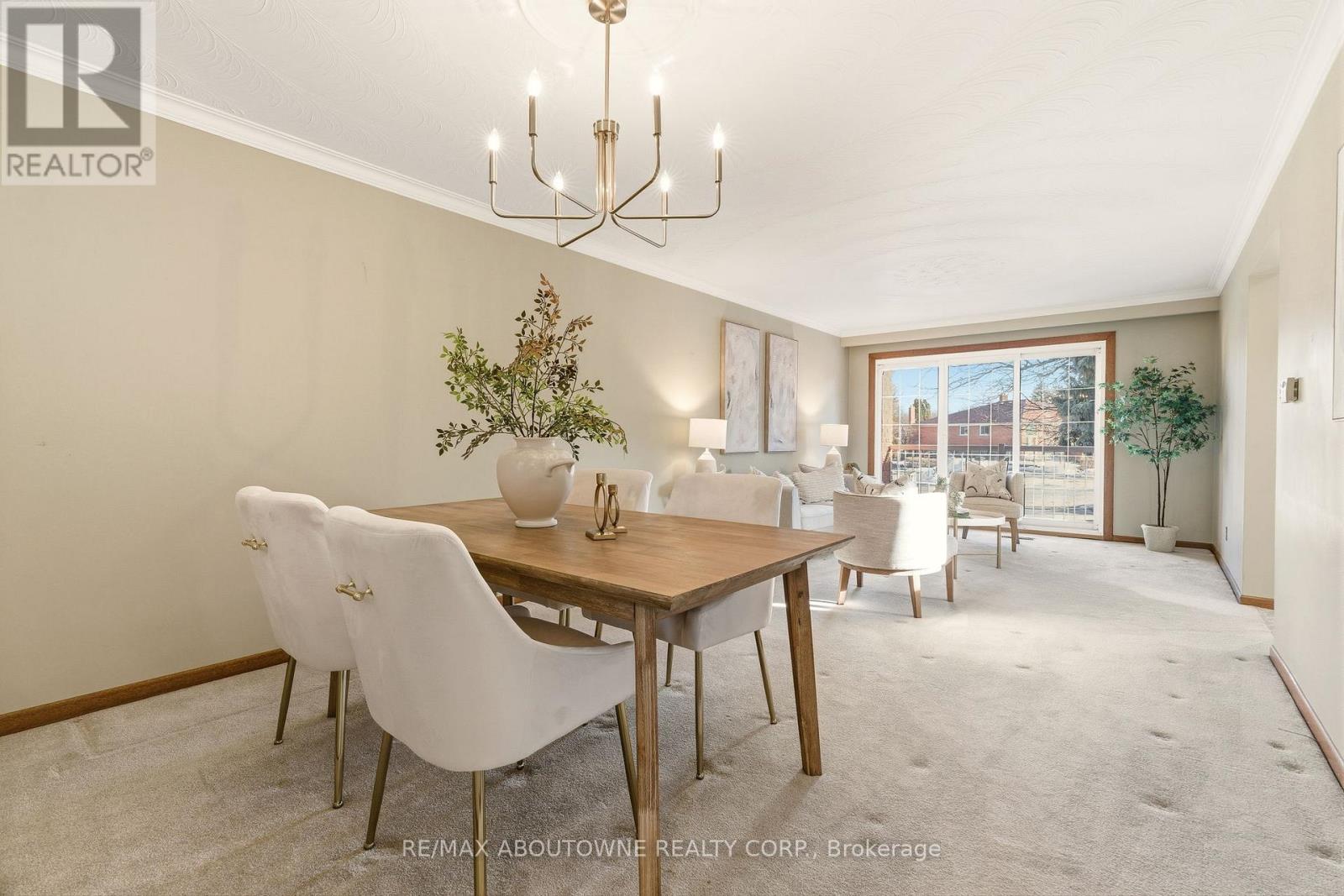 1015 Syeston Court, Mississauga, Ontario  L4Y 2W2 - Photo 8 - W12850128