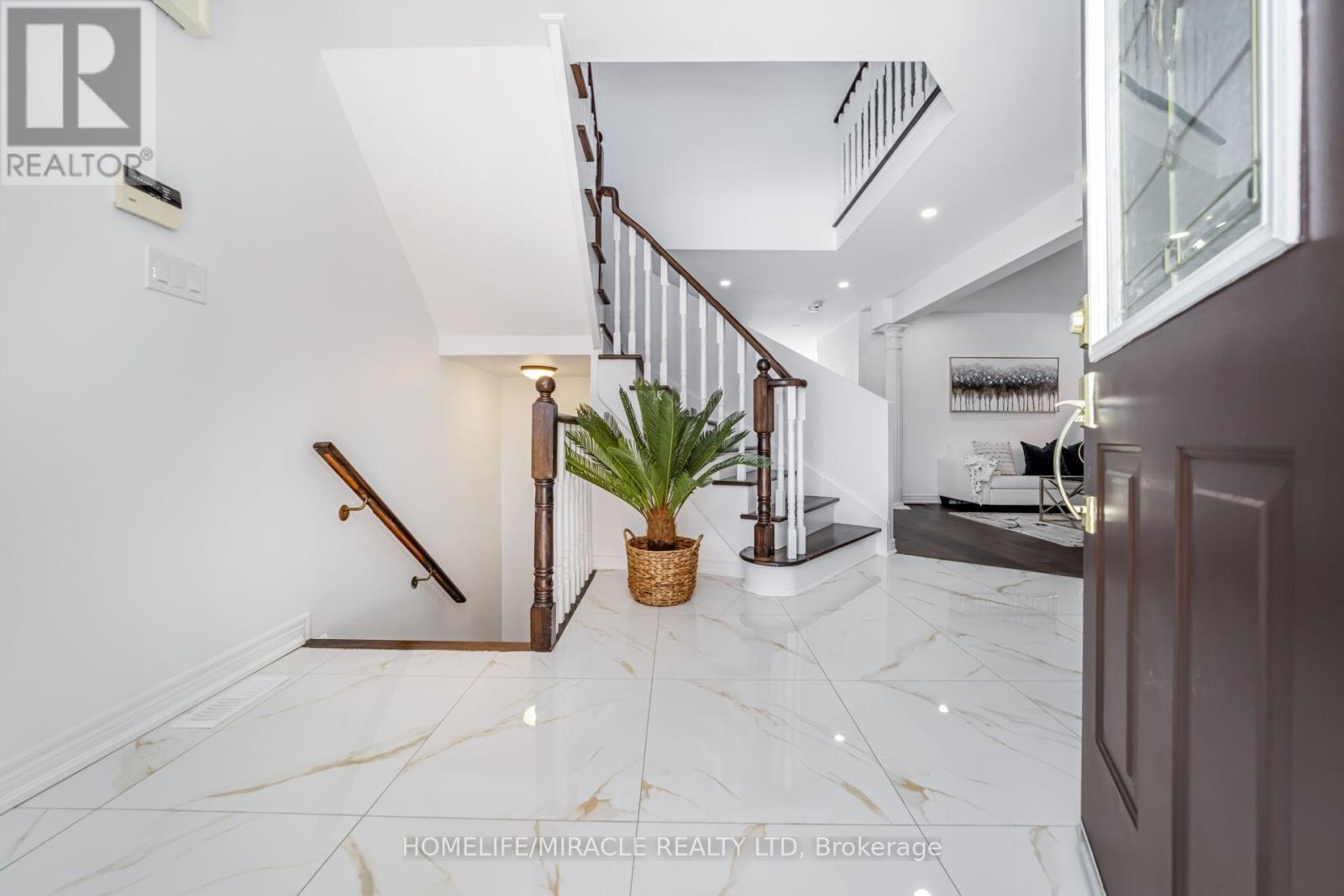 49 Cross Country Boulevard, Caledon, Ontario  L7E 2N6 - Photo 3 - W12850136