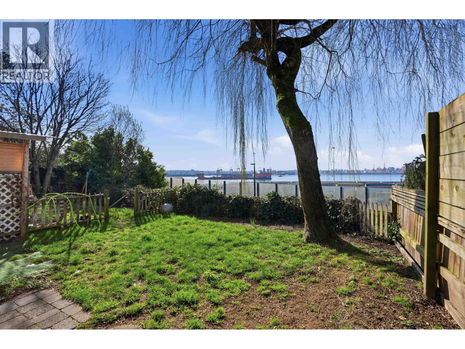 B 403 Alder Street, North Vancouver, British Columbia  V7L 1A9 - Photo 3 - R3095917