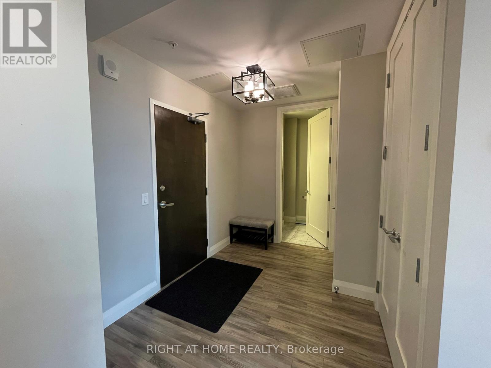 1015 - 118 King Street E, Hamilton, Ontario  L8N 0A9 - Photo 10 - X12849896