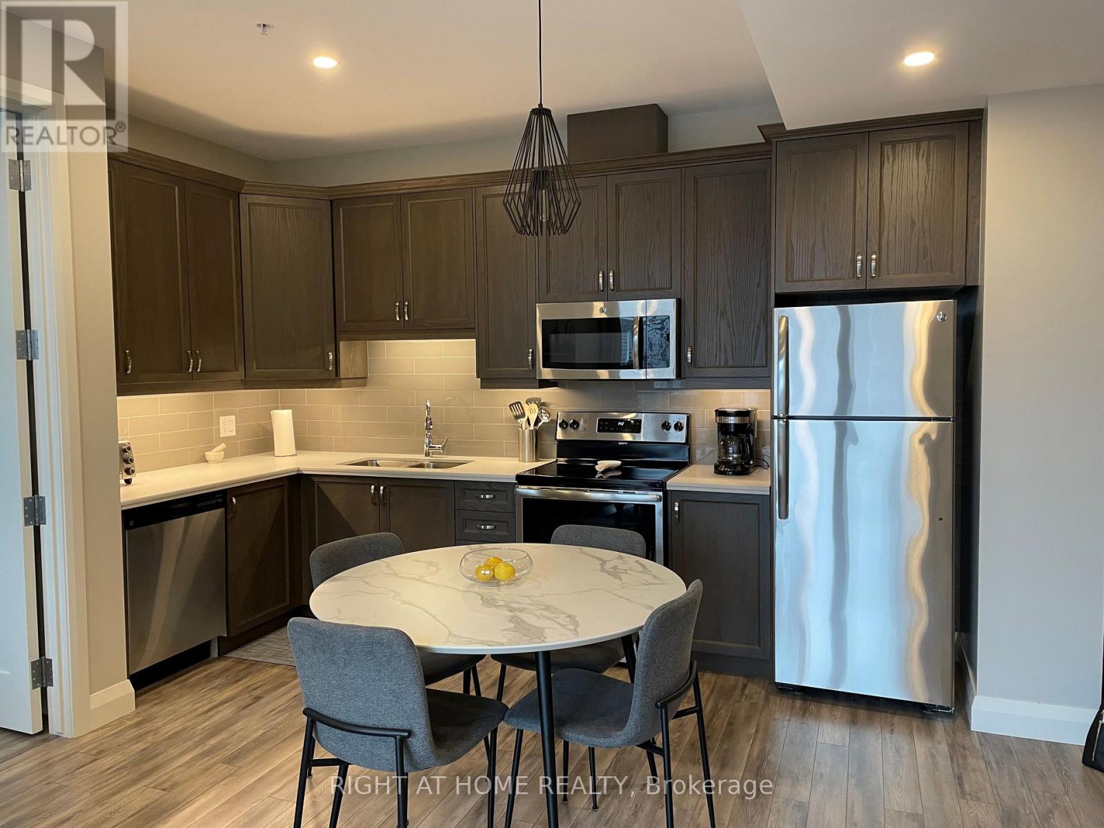 1015 - 118 King Street E, Hamilton, Ontario  L8N 0A9 - Photo 12 - X12849896