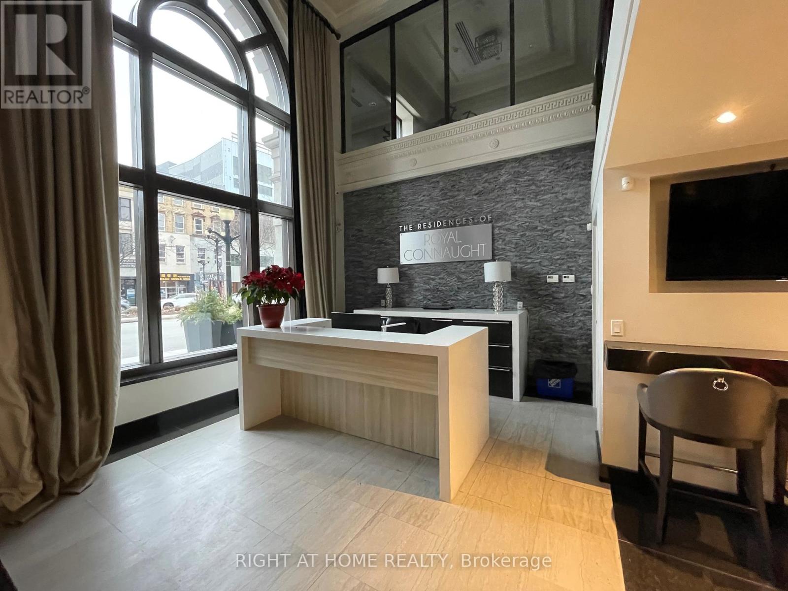 1015 - 118 King Street E, Hamilton, Ontario  L8N 0A9 - Photo 4 - X12849896