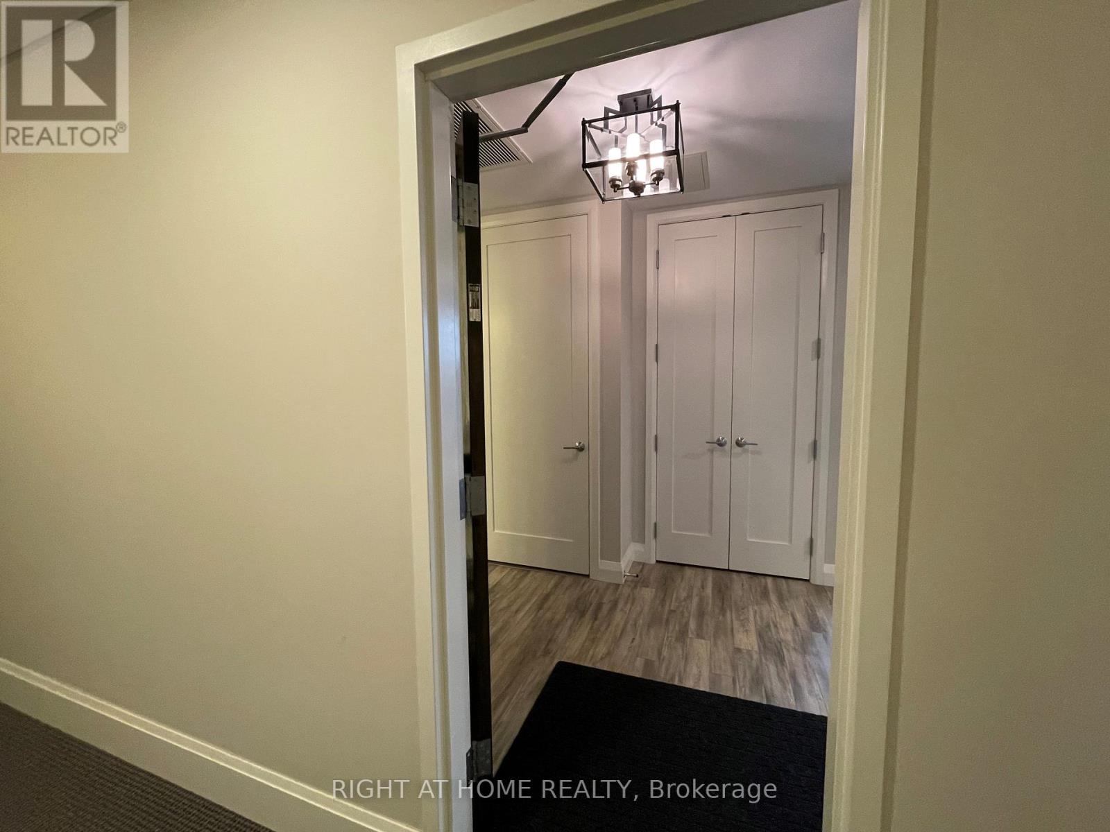 1015 - 118 King Street E, Hamilton, Ontario  L8N 0A9 - Photo 8 - X12849896