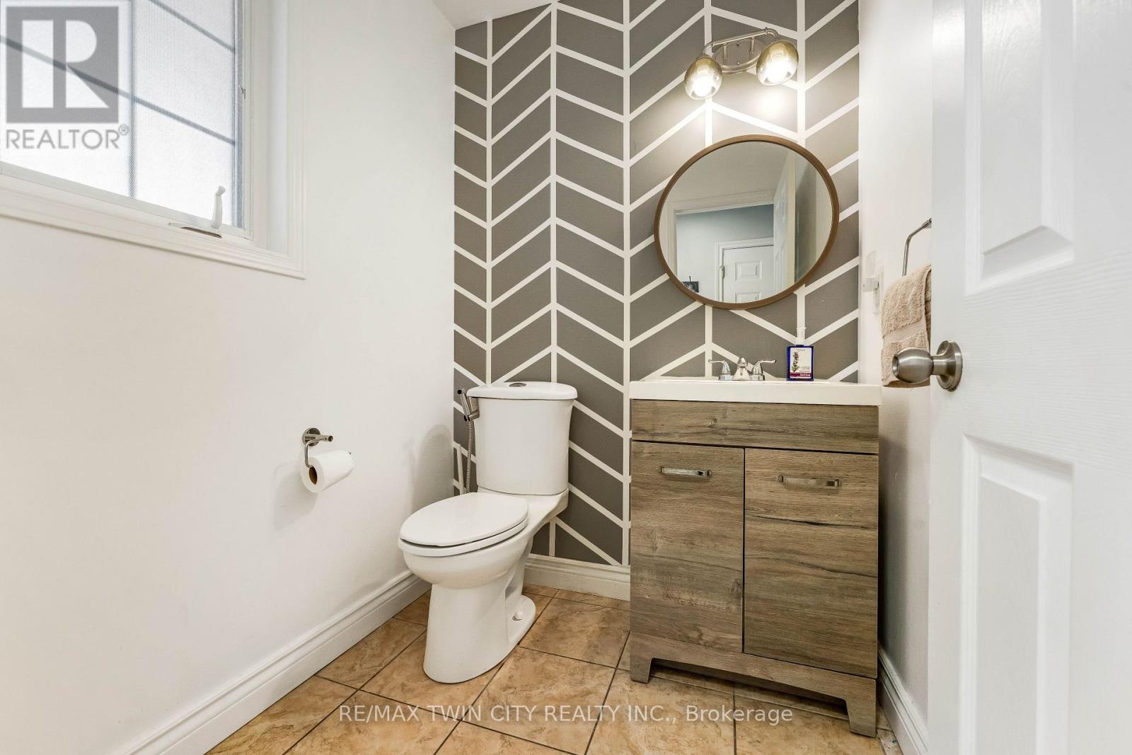 160 Prosperity Drive, Kitchener, Ontario  N2E 4E5 - Photo 12 - X12849932