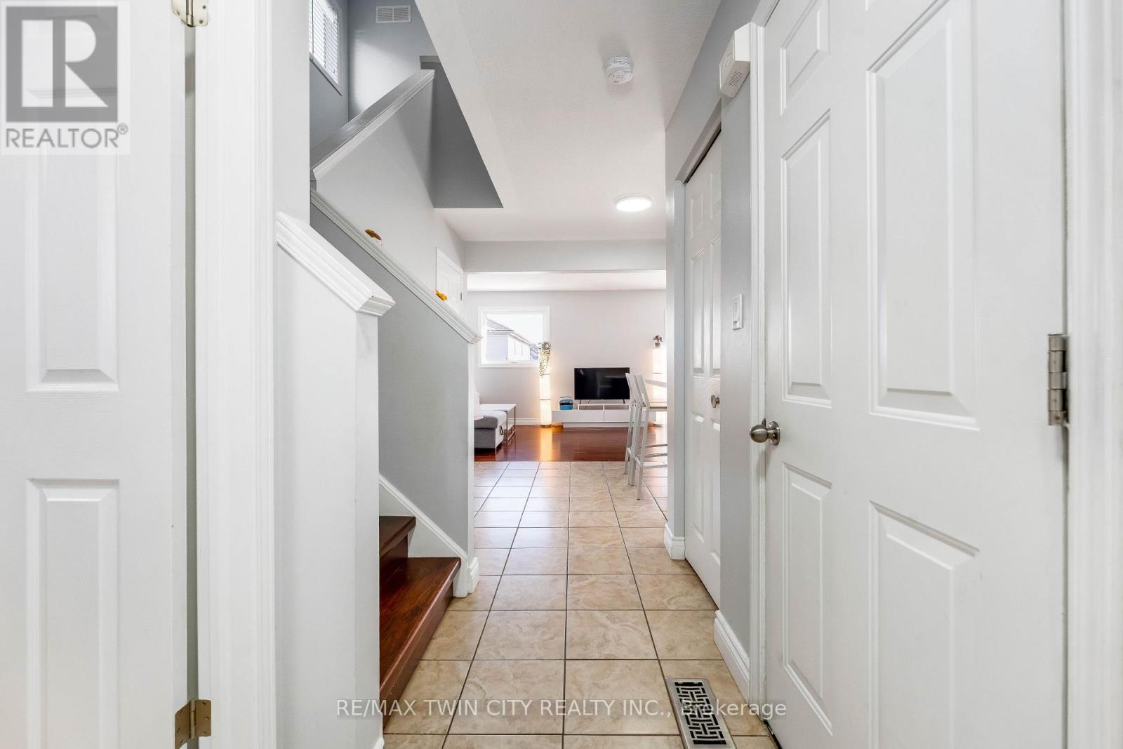 160 Prosperity Drive, Kitchener, Ontario  N2E 4E5 - Photo 3 - X12849932