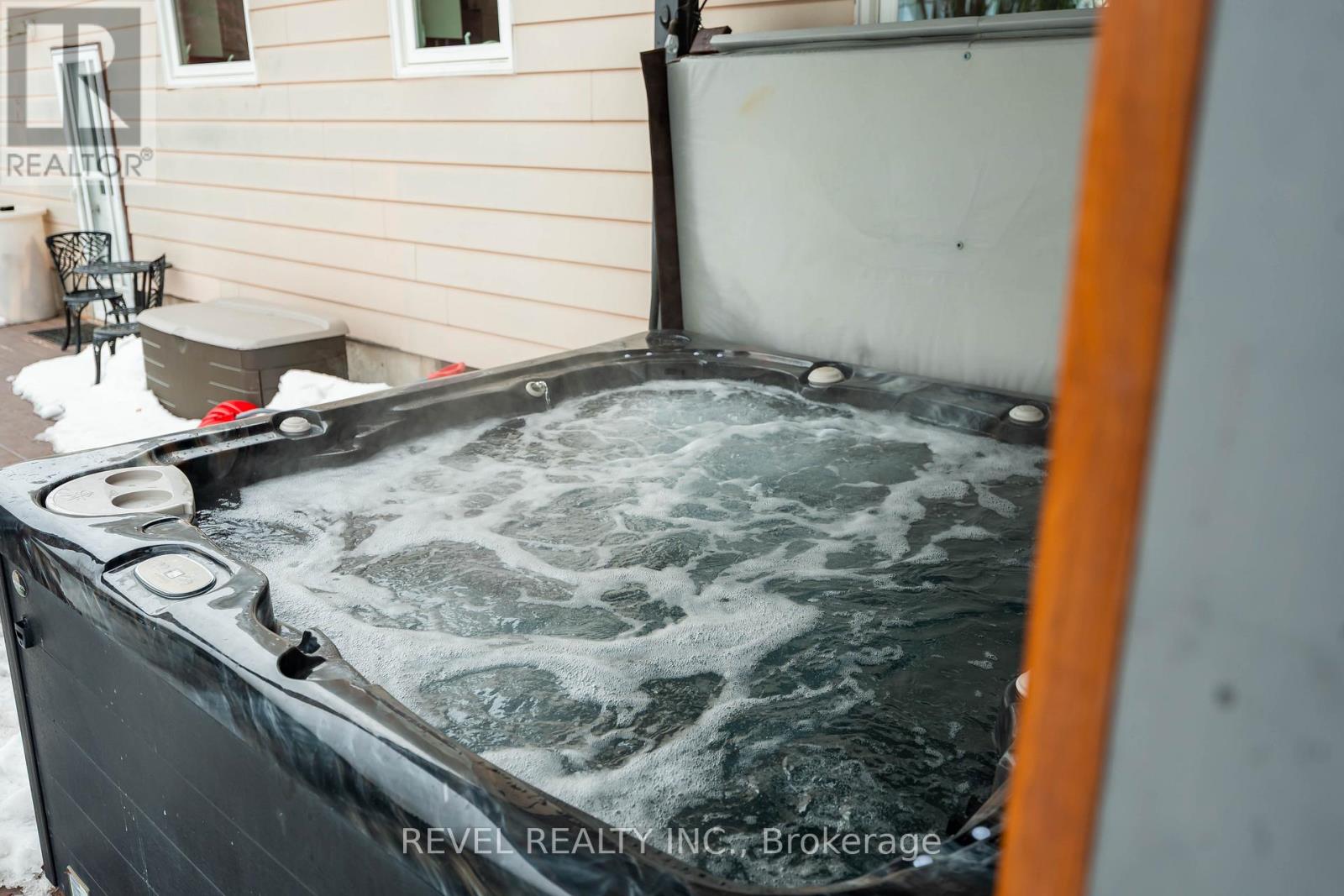 12 Victoria Boulevard, East Garafraxa, Ontario  L9W 7L6 - Photo 32 - X12850056