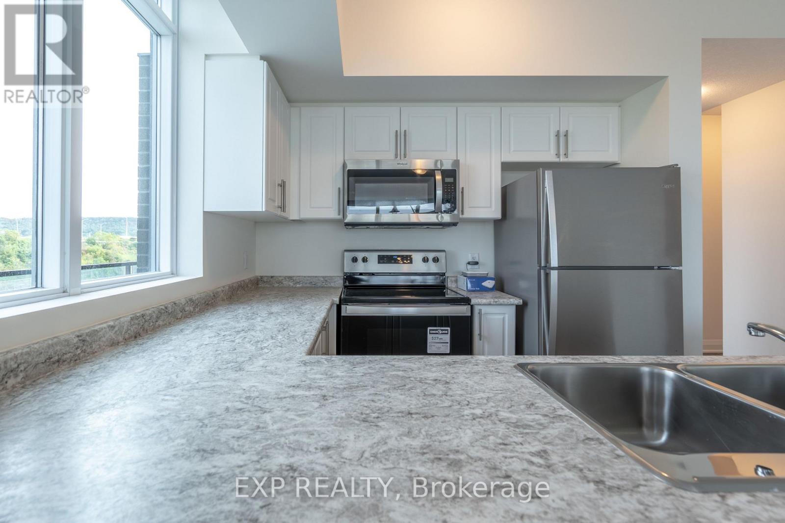 213 - 16 Concord Place, Grimsby, Ontario  L3M 0J1 - Photo 10 - X12850080