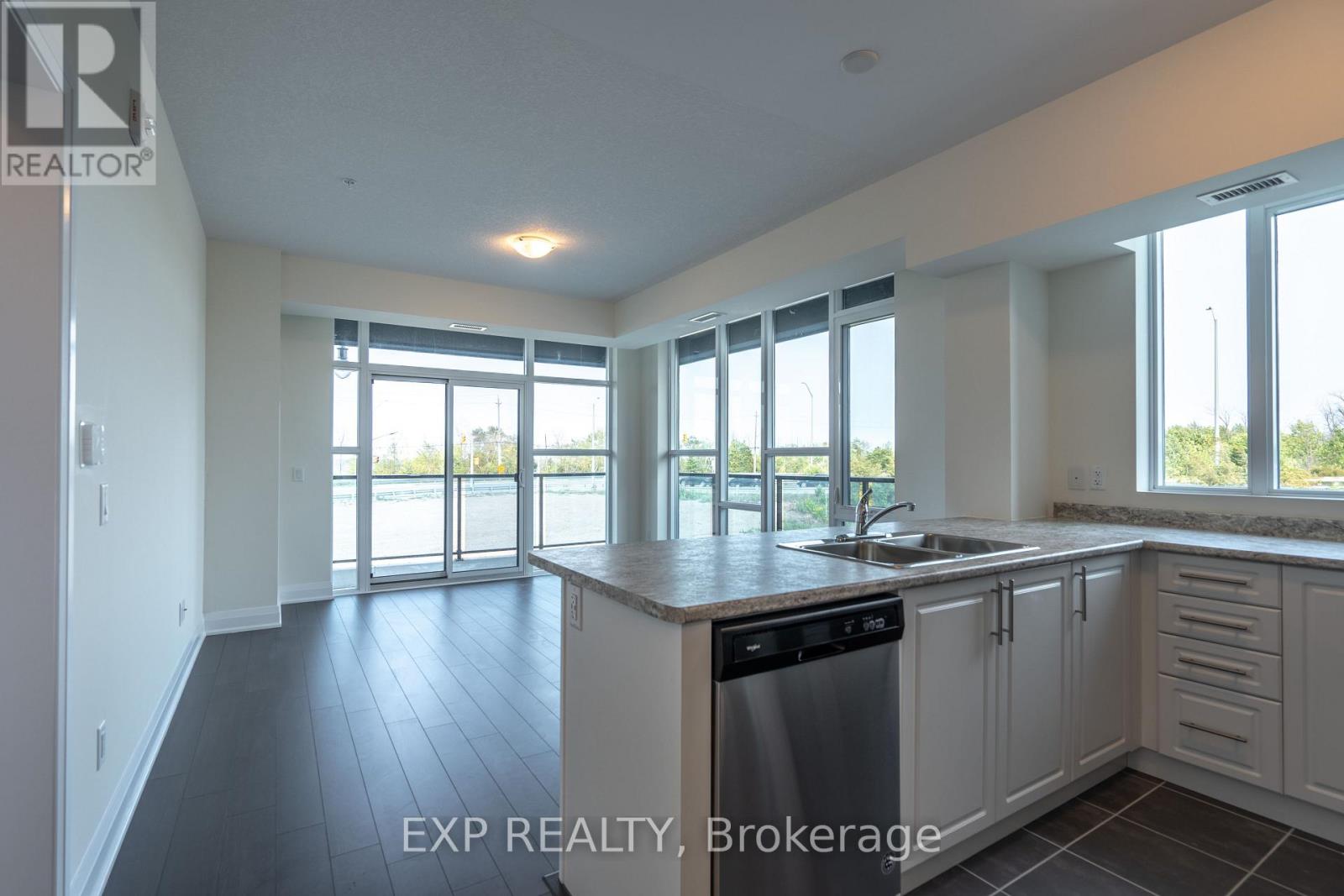 213 - 16 Concord Place, Grimsby, Ontario  L3M 0J1 - Photo 6 - X12850080