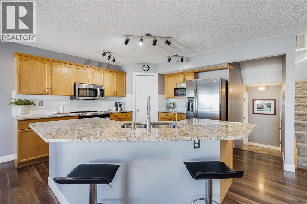 120 Hidden Ranch Crescent Nw, Calgary, Alberta  T3A 5W4 - Photo 6 - A2287975