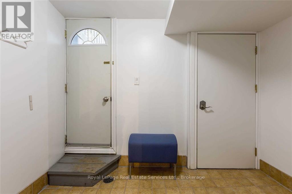 148 Major Street, Toronto, Ontario  M5S 2L2 - Photo 17 - C12850220