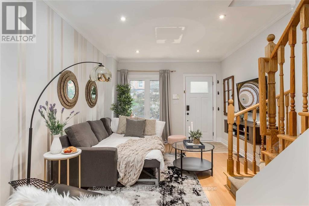 148 Major Street, Toronto, Ontario  M5S 2L2 - Photo 2 - C12850220