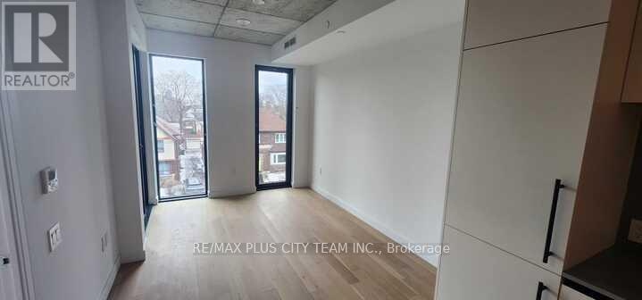 301 - 1720 Bayview Avenue, Toronto, Ontario  M4G 3C4 - Photo 2 - C12846598